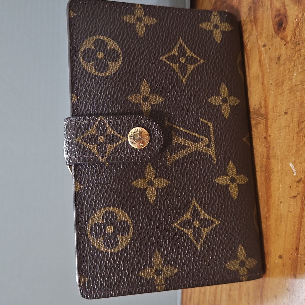 Louis Vuitton French Kisslock Wallet. Surprise Gift Included with Purchase! 🎁✨️
